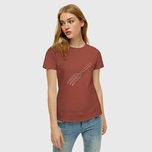 Женская футболка Невозможная вилка на тёмном / Кирпичный – фото 3