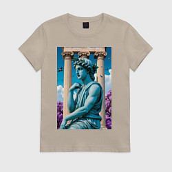 Футболка хлопковая женская Античный персонаж на фоне колонн, цвет: миндальный