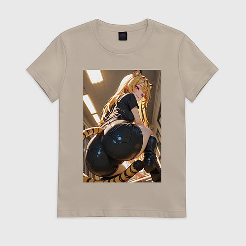 Женская футболка Девушка-тигрица в облегающих щортиках / Миндальный – фото 1