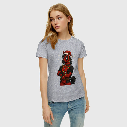 Женская футболка Дэдпул лошадь новогодняя / Меланж – фото 3