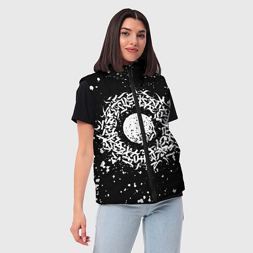 Женский жилет Каллиграфия на чёрном фоне / 3D-Красный – фото 3