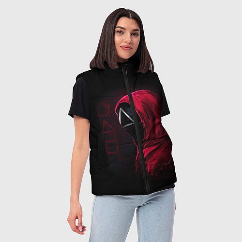 Женский жилет ИГРА В КАЛЬМАРА, СТРАЖ ТРЕУГОЛЬНИК, ФИГУРЫ ИГРЫ / 3D-Красный – фото 3