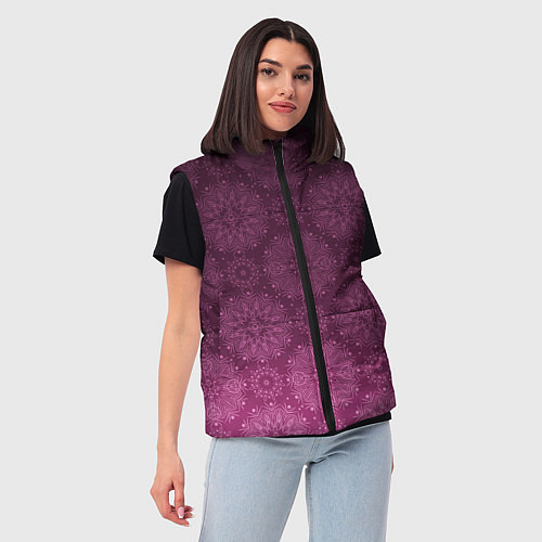 Женский жилет Ажурный орнамент на бордовом градиентном фоне / 3D-Светло-серый – фото 3