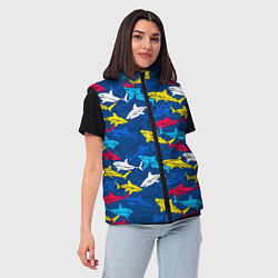Женский жилет Разноцветные акулы на глубине, цвет: 3D-черный — фото 2