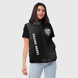 Женский жилет Leeds United sport на темном фоне вертикально, цвет: 3D-черный — фото 2