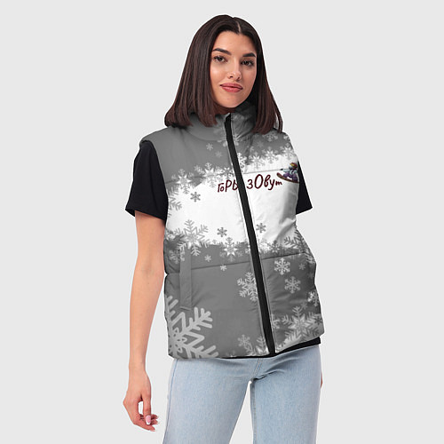 Женский жилет Горы зовут сноуборд серый / 3D-Красный – фото 3