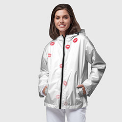 Ветровка с капюшоном женская Следы поцелуев губы, цвет: 3D-черный — фото 2