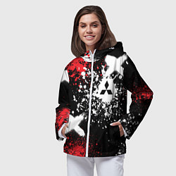 Ветровка с капюшоном женская Митсубиси на фоне граффити и брызг красок, цвет: 3D-белый — фото 2