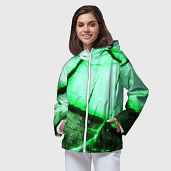 Ветровка с капюшоном женская Трещины на абстрактном зелёном фоне, цвет: 3D-белый — фото 2